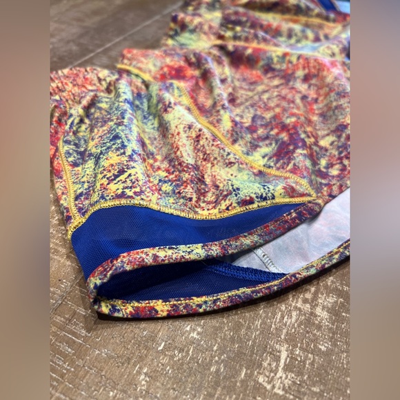 Lululemon SeaWheeze Limited Edition Hotty Hot Shorts - Picture 4 of 12